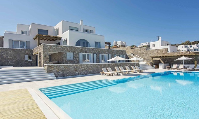 Psarou Villa | R 3172 Villa Flynn With Outdoor jacuzzi.Private gym & Air-conditioning,