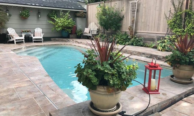 The Dalles House | Top-Rated R&R Guesthouse with Ocean View & Spa Amenities