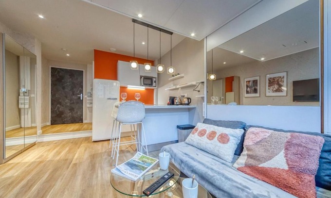 Quartier Capuche-Allies Apartment | R'Apparts Luxury Studio 8