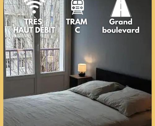 Quartier des Eaux-Claires Apartment | Pet and Child Friendly R'Apparts T2 Duplex Urbain Retreat
