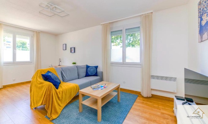 Secteur 1 Apartment | Discover Le Mykonos: Family-Friendly Oasis with Garden