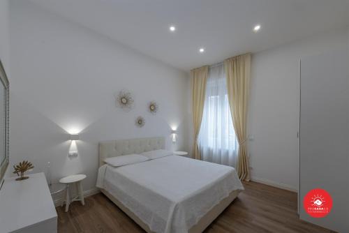 La Spezia Historic Centre Apartment | Top-Rated R.B. Guesthouse: Perfect for Families and Travelers