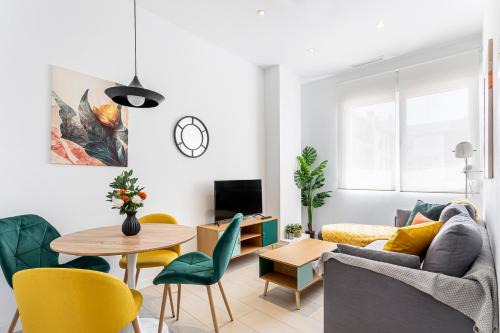 La Roqueta Apartment | Convenient R&C Apartments Near City Center with Great Ratings