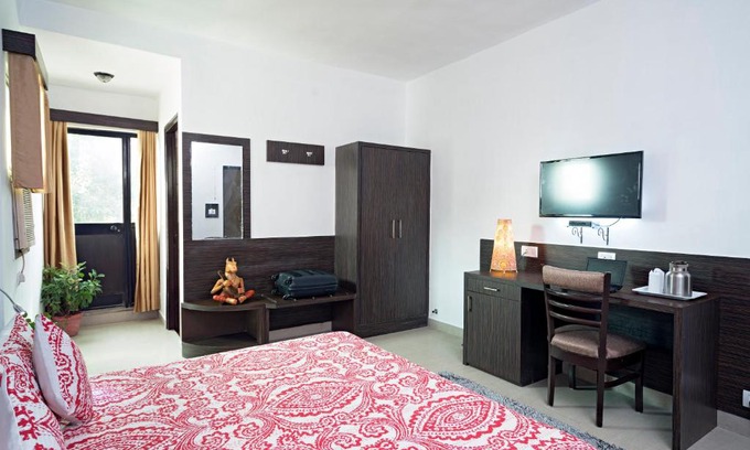 Bhiwadi Hotel | Budget-Friendly Stay at R C Palace Hotel with Breakfast Included