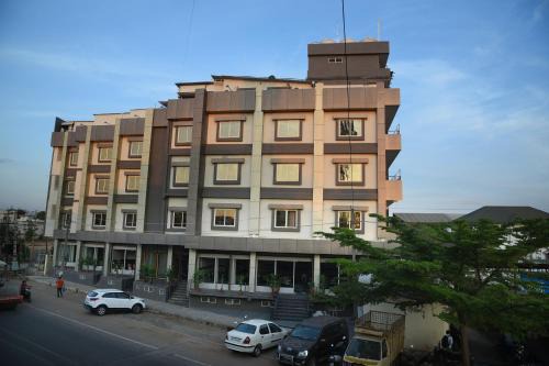 Davanagere Hotel | Discover R Empire Revtree: Family-Friendly Dining Awaits