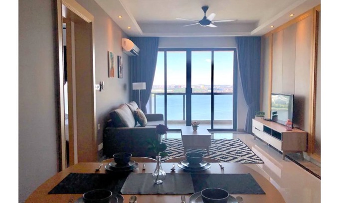 Central District Condo | Discover SeaView by VM: Pool, Spa & Hot Tub Awaits!