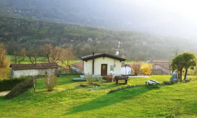 Naggio House | Cozy R&M Pace e Relax: Family-Friendly Lake House Retreat