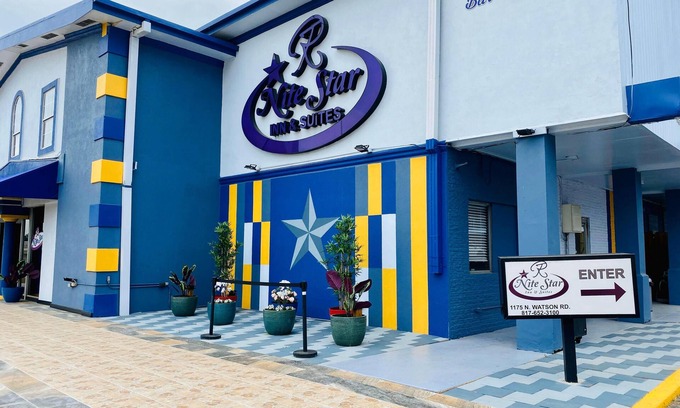 North Arlington Hotel | Cozy R Nite Star Inn & Suite: Pool, Dining & Family Friendly