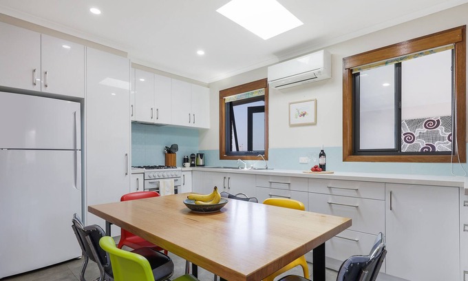 Warrnambool House | Oceanfront Retreat: Hear the Waves at R&R Ocean Breeze