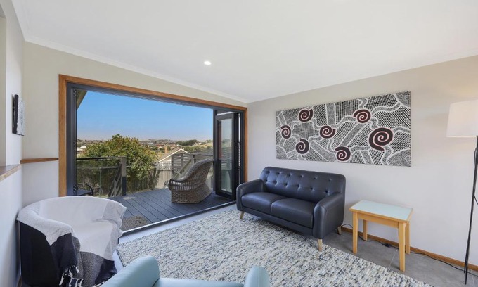 Warrnambool House | Relax at R&R Ocean Breeze - Child-Friendly 4-Star Retreat