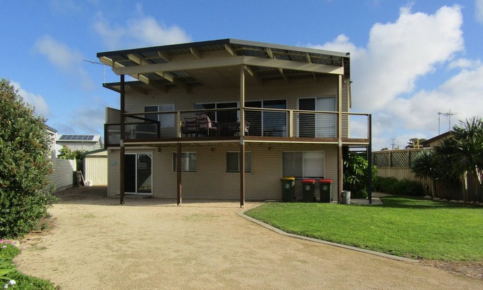 Port Vincent House | R & R Retreat - short walk to the beach