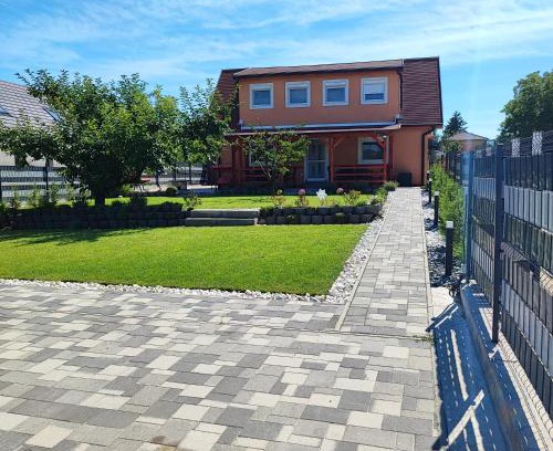 Balatonkenese House | R&R Vendégház Balatonkenese