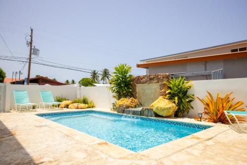 El Combate Apartment | Cozy R&V Combate Beach House with Pool & Ocean Views