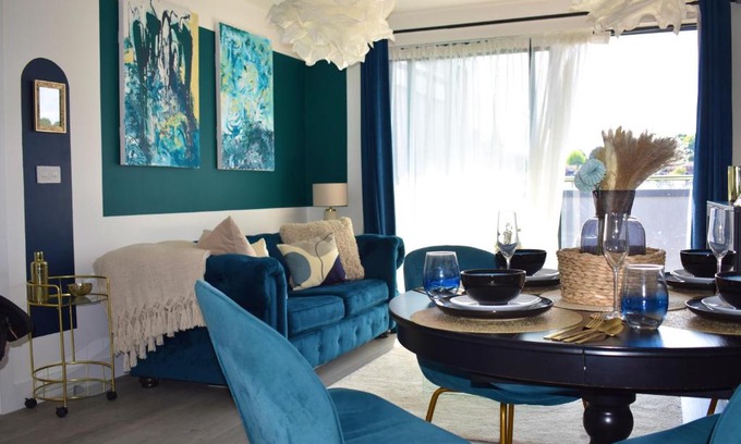 Hemel Hempstead Apartment | Discover R V Properties Suites: Wheelchair Accessible Comfort