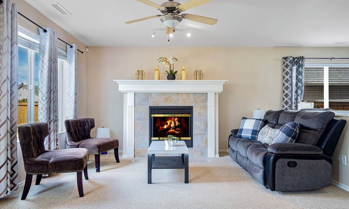 Renton House | Guest Rated: R1 Villa with Kitchen & Pet-Friendly Options