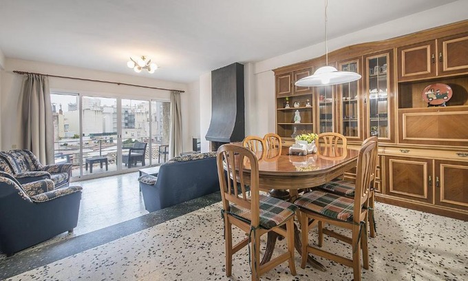 Calafell Apartment | Oceanfront R28 Apartamento Montserrat with Kid-Friendly Amenities