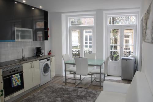 Coimbra City Centre Apartment | Family-Friendly Stay at Main Street Maison Awaits You