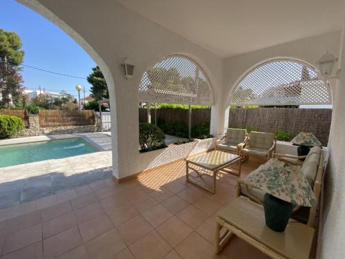 Comarruga Villa | Elegant R5 Casa COLONIAL with Pool & Family-Friendly Amenities