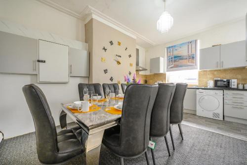 Beeston House | -RA15CFA- For Relaxed and Cosy stay with Free Parking