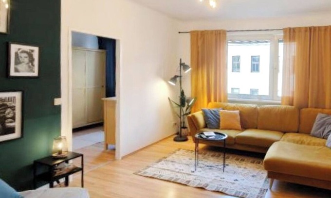 Favoriten Apartment | Raaber 1BR + 3 Min to U1 Metro + Free Parking
