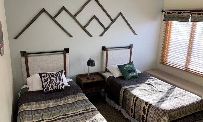 Clark Cabin | Charming Rabbit Ears Cabin: River Access & Pet-Friendly Stay