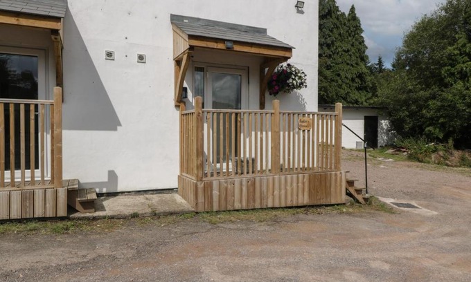Blakeney Apartment | Welcoming Rabbits Warren: Pet & Child-Friendly Retreat