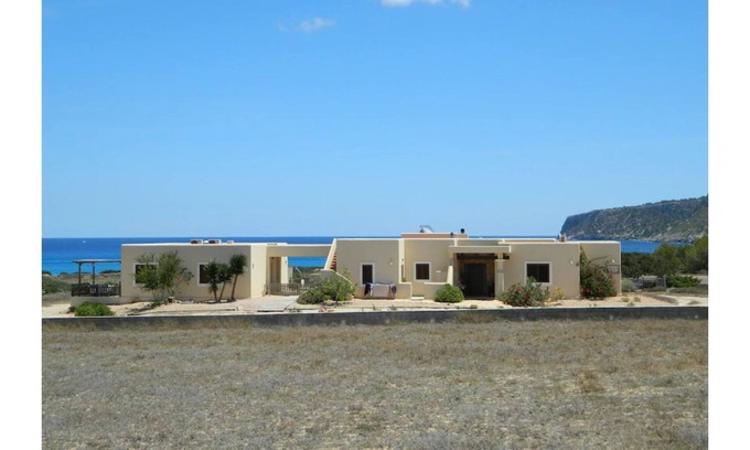 Calo de Sant Agusti Apartment | RACÓ DES CALÓ 2: Oceanfront Retreat with Spa & Breakfast