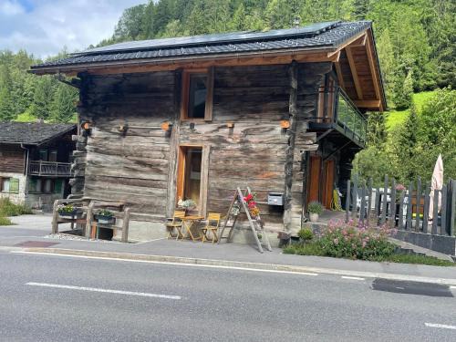 Orsieres House | Top-Rated Raccard rénové: Family-Friendly Retreat Awaits