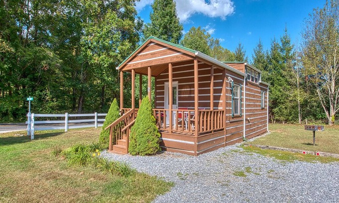 Maggie Valley Cabin | Cozy Raccoon Run Log Cabin: Rated 9.8, Pet Friendly Retreat