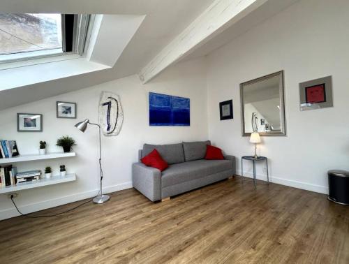 Part Dieu - Bir Hakeim Apartment | Rachais - CI - Lyon 2 - Quiet comfortable and bright studio in Garibaldi