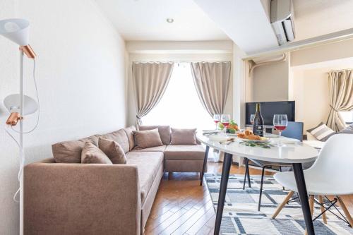 Shikitsuhigashi Apartment | Kid-Friendly Retreat at Racine難波 with Great Reviews