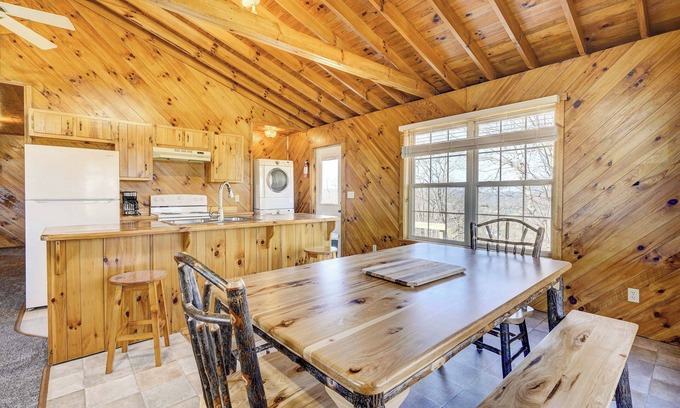 West Columbia Cottage | Racine Vacation Rental: Family-Friendly Getaway Near Athens