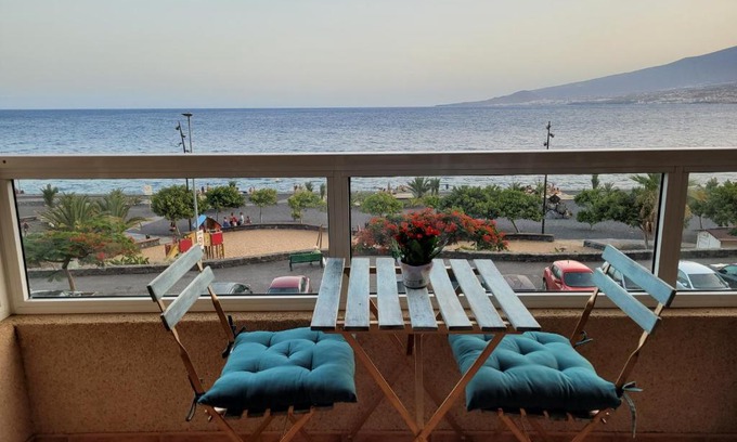 Radazul Apartment | Beachfront Haven with Ocean Views and Garage Access