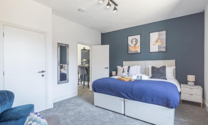 Wolverton Apartment | Discover Radcliffe Studios - Guest Rated 9/10 for Comfort