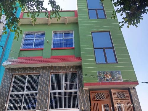 Govardhan House | Budget-Friendly Stay at Radha Nivas - Guest Rated 10/10