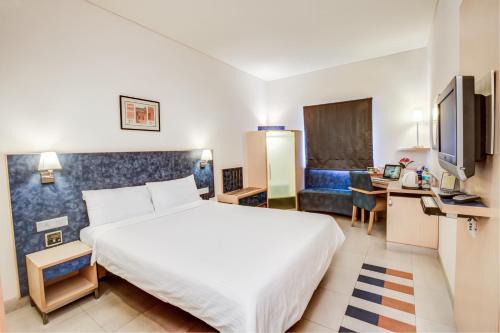 Phase 2 Hotel | Discover Radha Hometel: Family-Friendly with Great Amenities