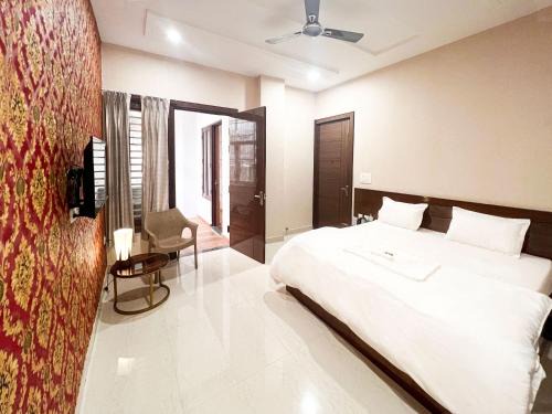 Vrindavan House | Cozy Stay at Radha Krishna Bhawan with Breakfast Included