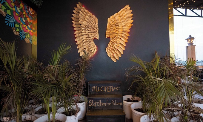 Varanasi Hotel | Inviting Radiance Courtyard: Family-Friendly with Breakfast