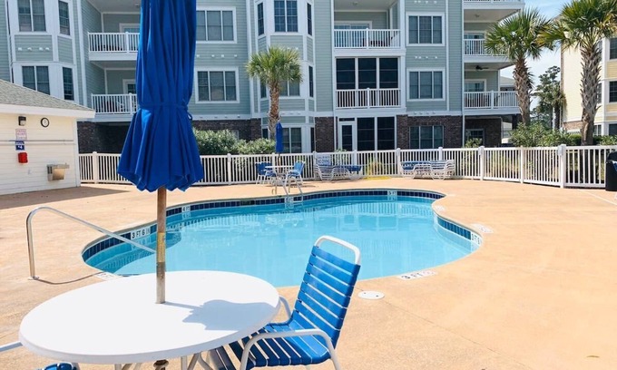 Central Myrtle Beach Condo | Bright Condo with Pet-Friendly Amenities in MB Center