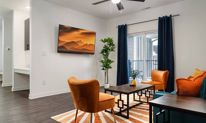 Whitestown Apartment | Radiant Vibes Spacious 2BR 2BA 2 King Beds Gym WFH