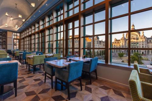 Statiekwartier Hotel | Discover Radisson Blu Hotel in Antwerp with Pool & Dining