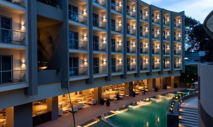 Chiromo Hotel | Elegant Radisson Blu Hotel & Residence, Nairobi Arboretum