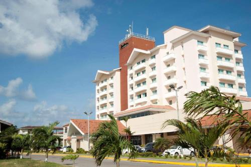 Colon Hotel | Discover Radisson Colon 2,000 Hotel & Casino with Ocean Views