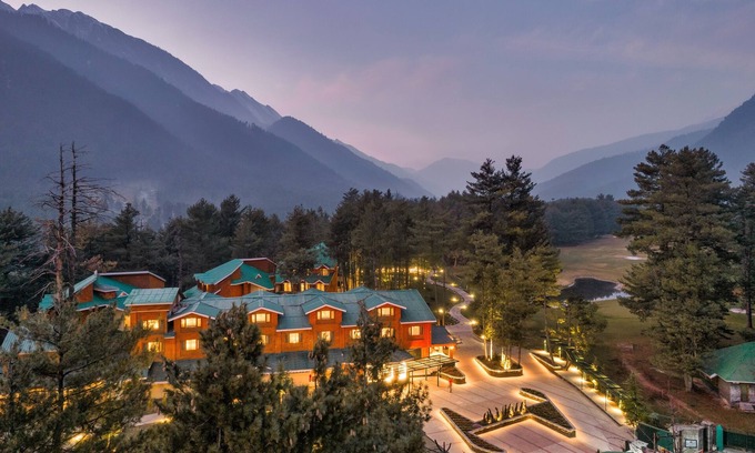 Pahalgam Hotel | Relaxing Retreat at Radisson Golf Resort Pahalgam