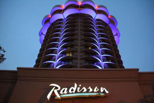 Covington Hotel | Riverfront Retreat at Radisson Hotel Cincinnati