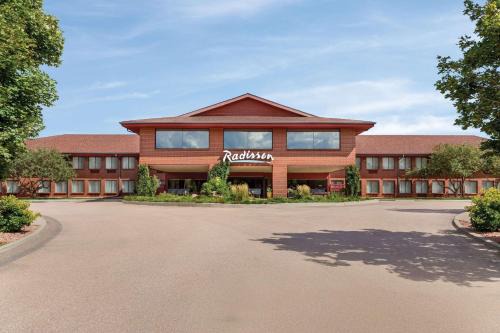 Southeast Colorado Springs Hotel | Pet-Friendly Retreat at Radisson Hotel Colorado Springs