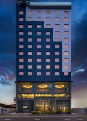 Bambalapitiya Hotel | Relax at Radisson Hotel Colombo with Oceanfront Views