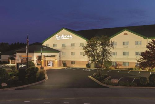Rockford Hotel | Comfortable Stay at Radisson Hotel & Conference Center