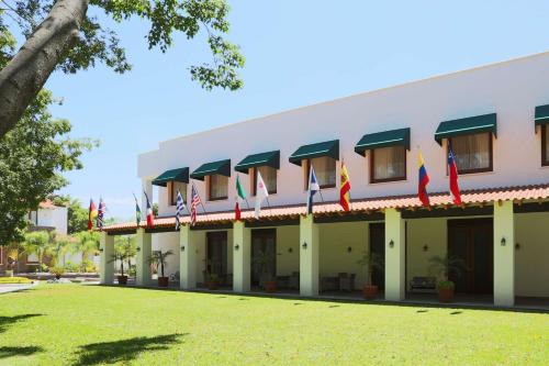 Crucero Tezoyuca Hotel | Explore Radisson Hotel Cuernavaca: Pool, Spa & Ocean Views