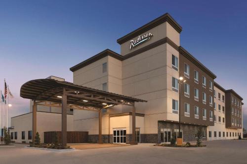Central Oklahoma City Hotel | Comfortable Stay at Radisson Hotel Oklahoma City Airport